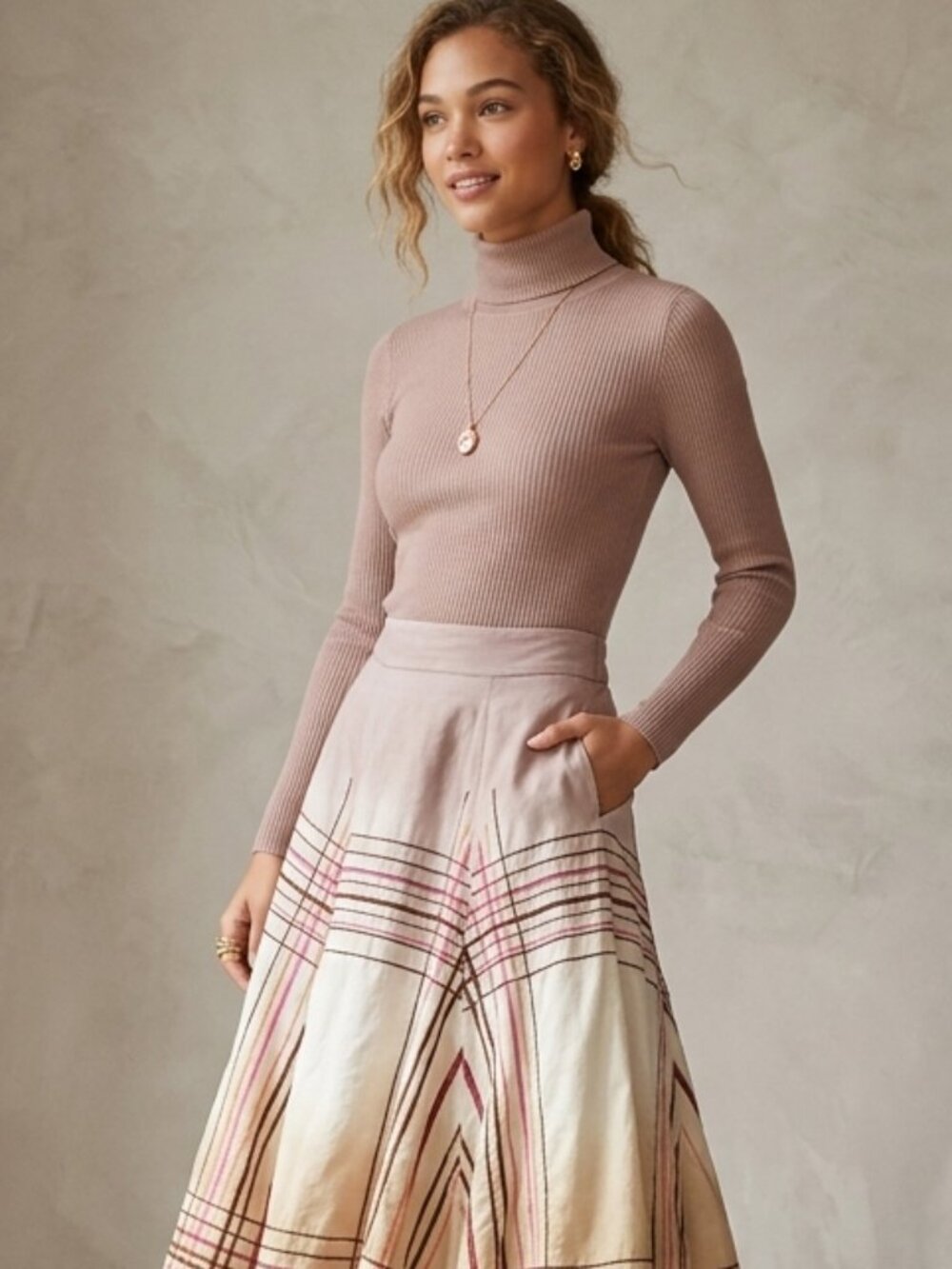 Spring/Summer Collection Linen Skirt' - Picture 7 of 15